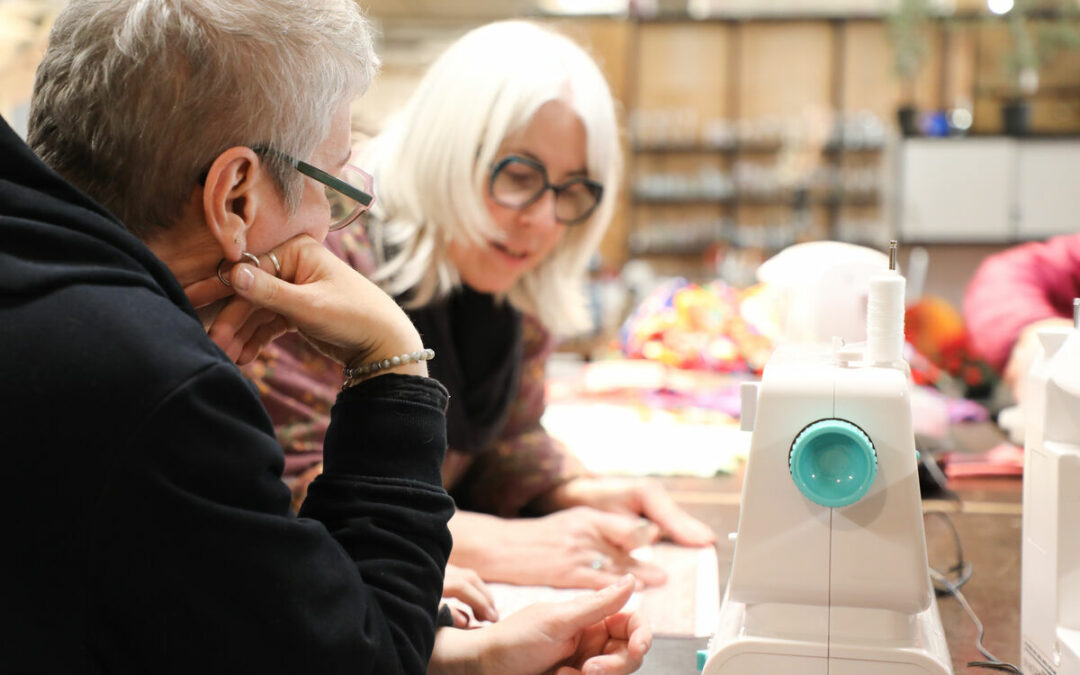 Atelier couture à l’Embarcadère : apprendre à réparer et retoucher ses vêtements